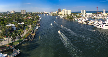 Boats floating in Fort Lauderdale bay, Florida USA. Aerial view. - obrazy, fototapety, plakaty