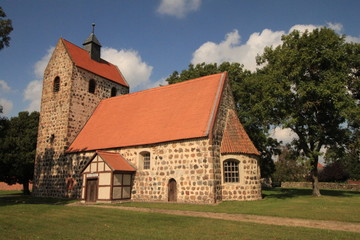 Fototapeta na wymiar Dorfkirche in Riebau bei Salzwedel