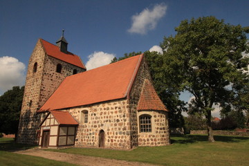 Fototapeta na wymiar Dorfkirche in Riebau bei Salzwedel