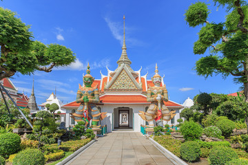 Giant statue in Wat Arun Ratchawararam Ratchawaramahawihan in Thailand