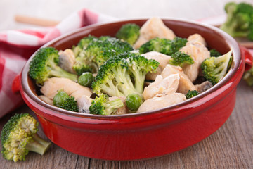 chicken,cream and broccolis