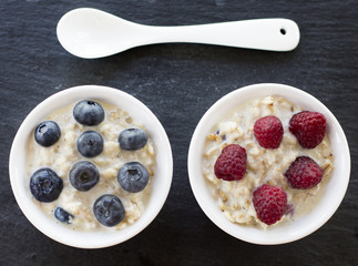 oatmeal porridge with berries