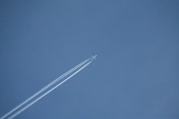 Plane © Adam Stopa