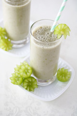 シャインマスカットとヨーグルトのスムージー