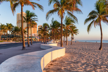 Sunrise at Fort Lauderdale Beach and promenade, Florida - obrazy, fototapety, plakaty