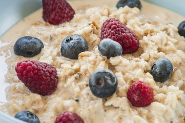 oatmeal porridge with berries