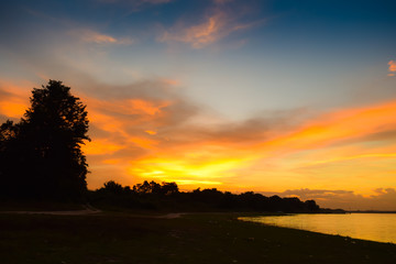 Obraz premium river and sunset