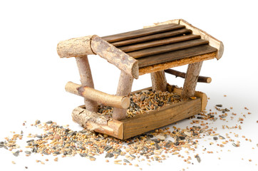 Vogelhaus mit Vogelfutter
