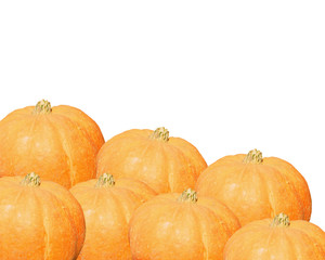 tas de citrouilles sur fond blanc