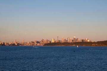 Obraz premium Sydney skyline under morning golden light.