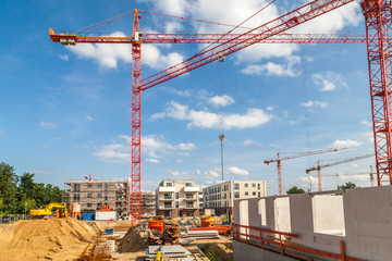 Baustelle mit Kränen 