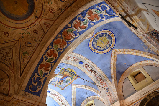 Voûtes baroques de l'église Santa Lucia di Moriani en Corse