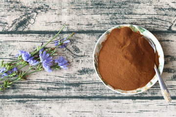 Chicory powder and flowers