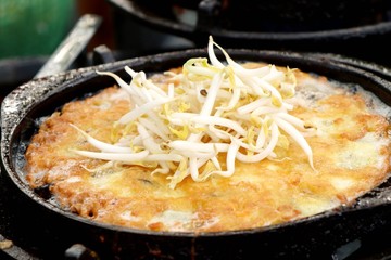 Crispy fried mussels with egg