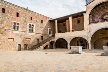 Fototapeta na wymiar La cour du Palais des Rois de Majorque à Perpignan