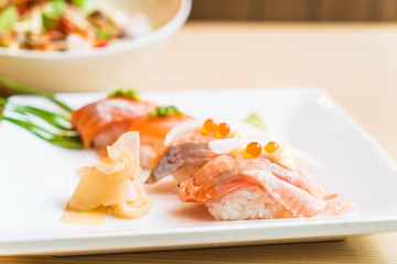 salmon raw sushi