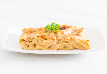baked penne pasta with cheese and ham