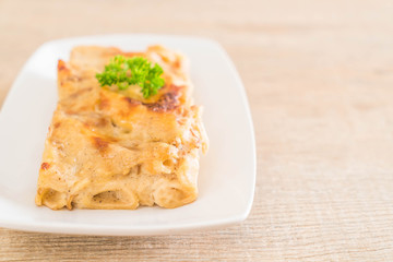 baked penne pasta with cheese and ham