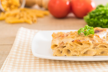baked penne pasta with cheese and ham