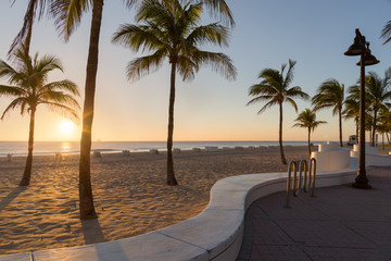 Sunrise at Fort Lauderdale Beach, Florida - obrazy, fototapety, plakaty