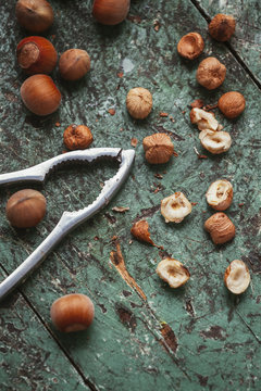 Nutcracker with nuts