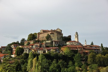 Fototapeta na wymiar Castello di Cremolino, Alto Monferrato, Piemonte, Italia