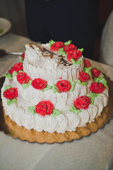 A big cake decorated with flowers made of cream 8068.