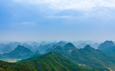 Bergpanorama in China Guilin