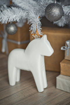 The white toy horse 8126.
