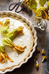 Quiche with zucchini flowers and cheddar 