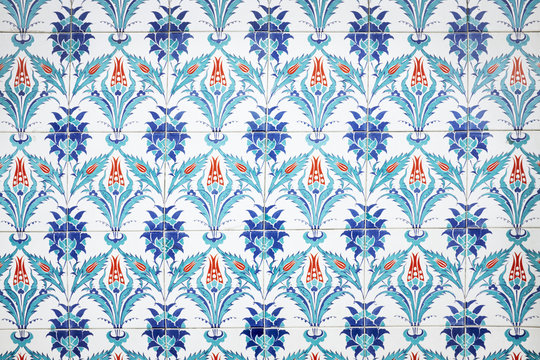 Patterned tiles