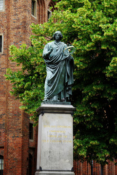 Statue de Nicolas Copernic &agrave; Torun
