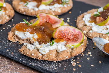 Multigrain crispread appetizer