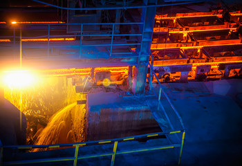 Molten steel ingot