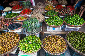 Fototapeta na wymiar tropical spices and fruits sold at a local market in Hanoi (Vietnam)