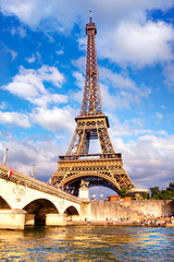 Fototapeta na wymiar The Eiffel Tower on a beautiful summer day in Paris