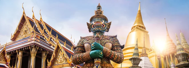 Fotobehang Bangkok Wat Phra Kaew, Emerald Buddha-tempel, Wat Phra Kaew is een van de beroemdste toeristische trekpleisters van Bangkok