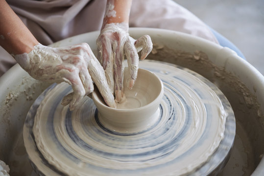 Making clay bowl