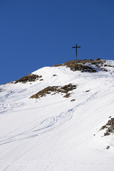 Naklejka na ściany i meble Gipfelkreuz am Hahnenköpfle 2085m, Kleinwalsertal, Alpen, Österreich, Europa