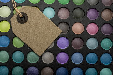 Tag and makeup palettes