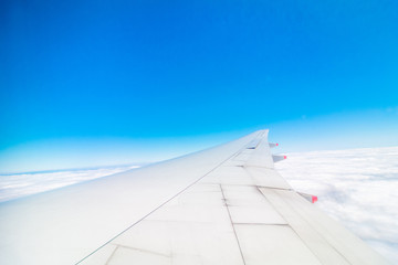 Fototapeta na wymiar 飛行機 窓からの景色