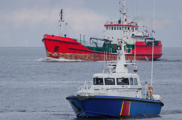 BORDER GUARDS - MOTORBOAT AT THE ROAD   © Wojciech Wrzesień