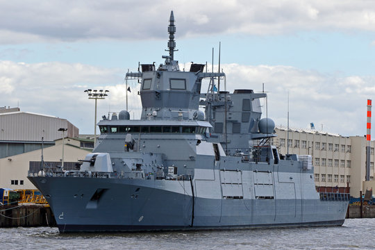 Militärschiff in Hamburg