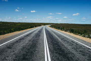 Obraz premium まっすぐな道路