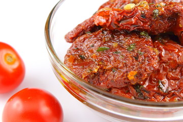 dried tomatoes in olive oil