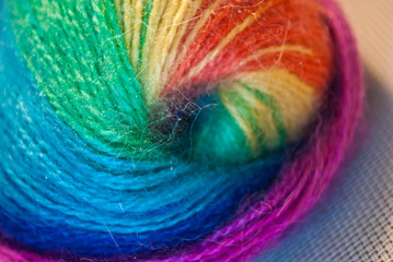 Mat of multicolored woolen threads.