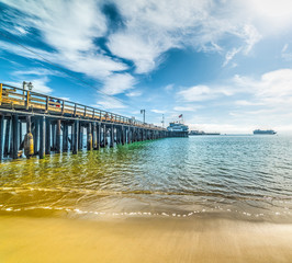 Fototapeta premium Wooden pier in Santa Barbara shoreline