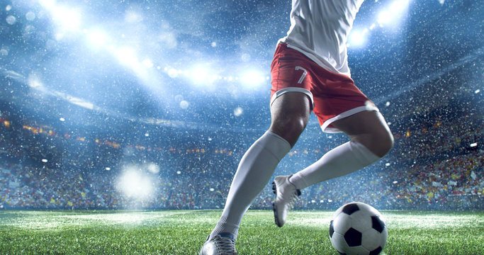 Fototapeta Piłkarz kopie piłkę na stadionie piłkarskim. Nosi niemarkową odzież sportową. Stadion i tłum wykonany w 3D.