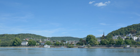 Fototapeta premium Blick auf Linz am Rhein im Mittelrheintal,Rheinland-Pfalz,Deutschland