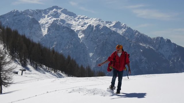 Trekking con ciaspole sulla neve